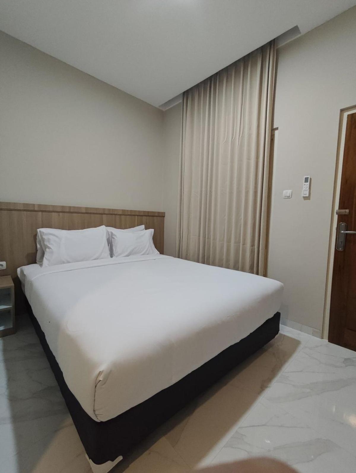 El Nipa Hotel Лабуан-Бахо Экстерьер фото
