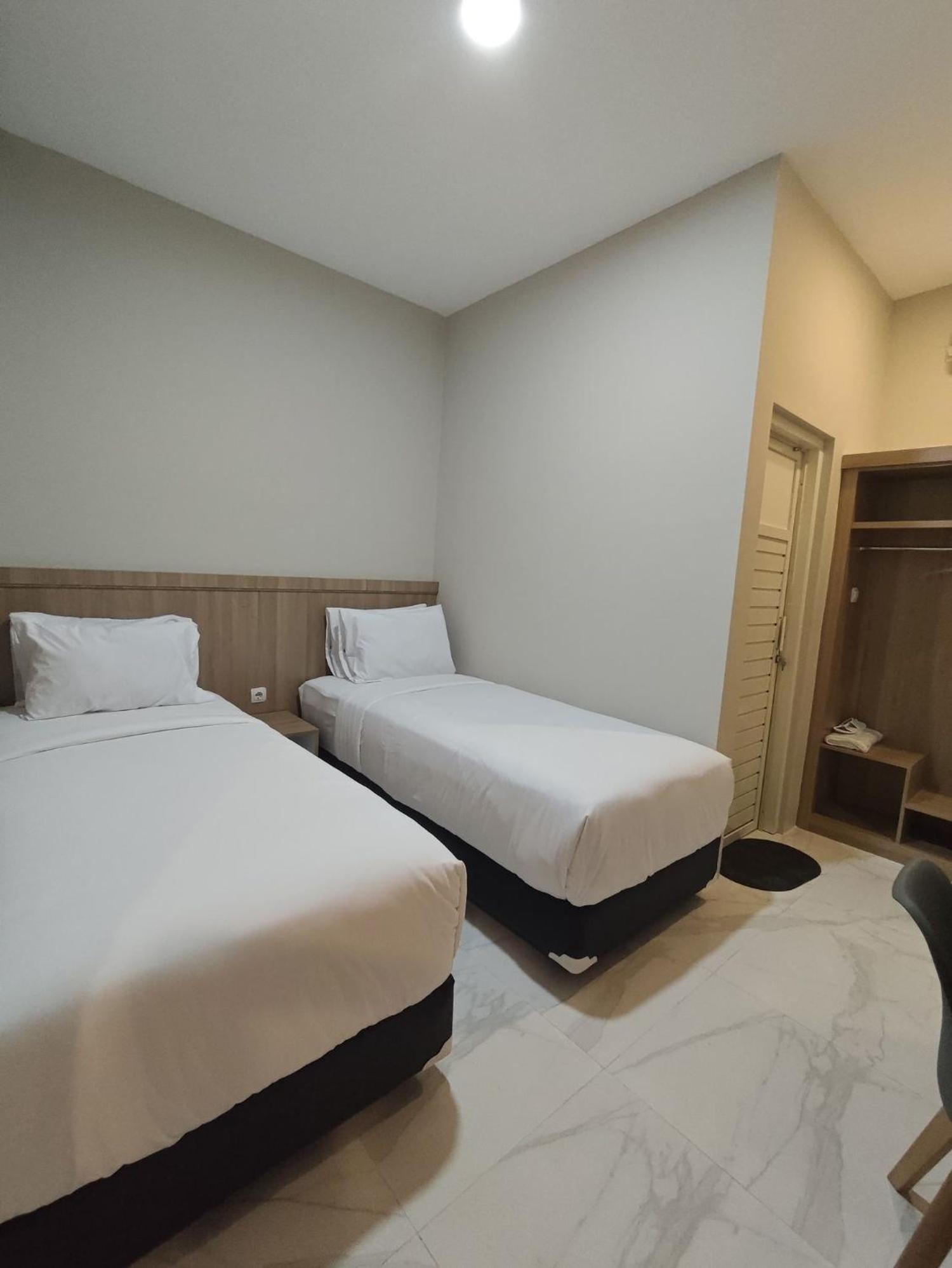 El Nipa Hotel Лабуан-Бахо Экстерьер фото