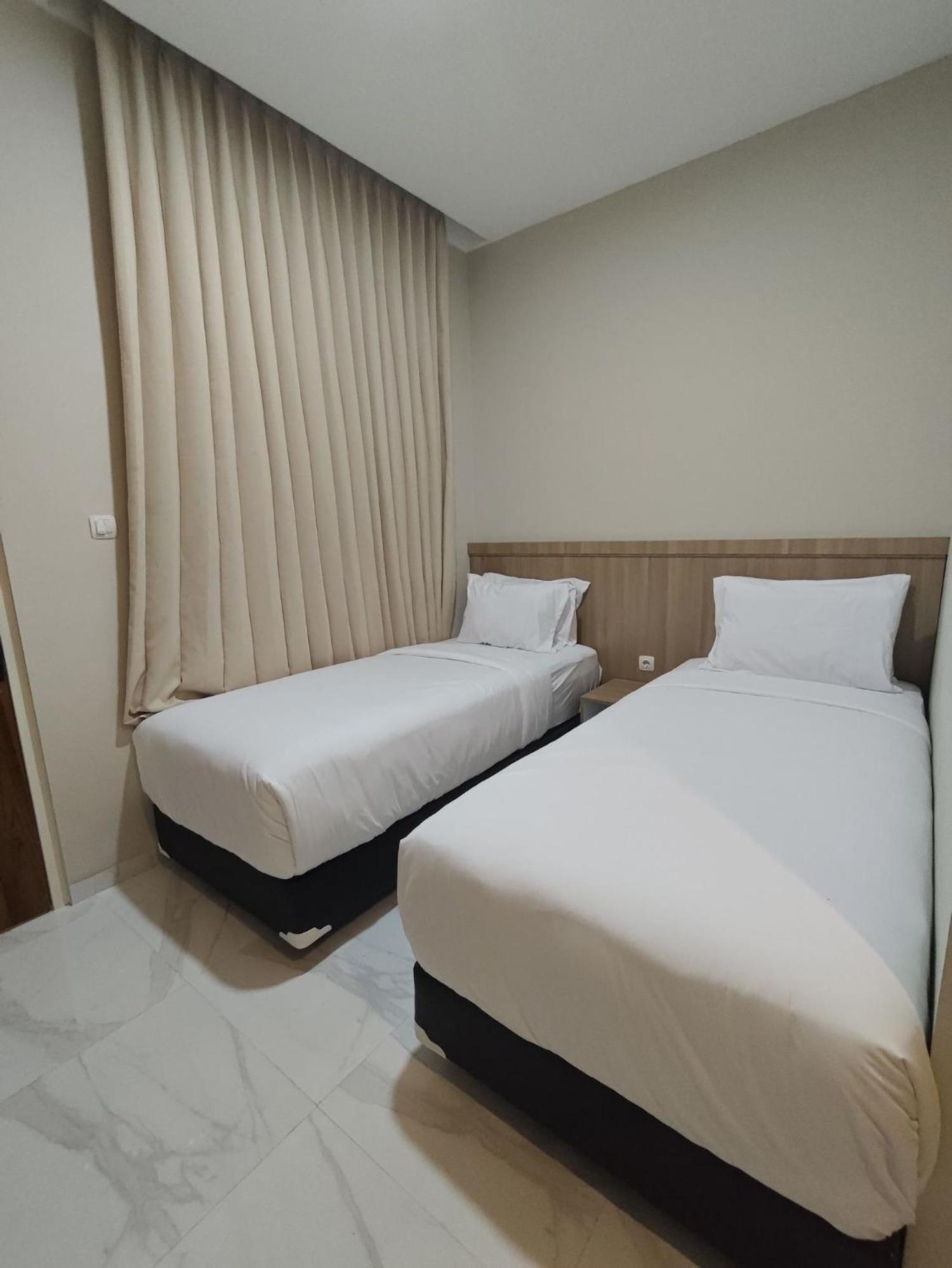 El Nipa Hotel Лабуан-Бахо Экстерьер фото