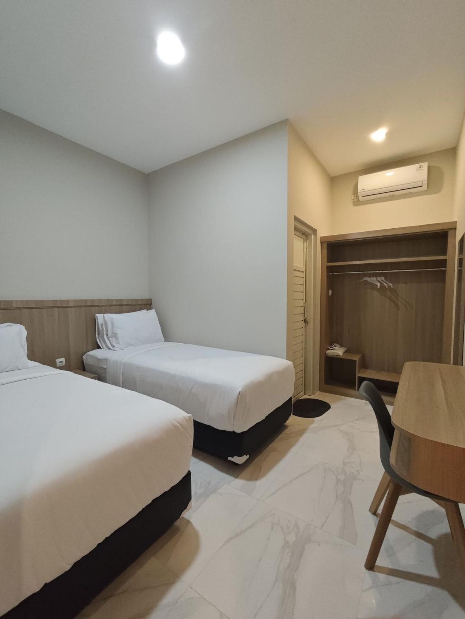 El Nipa Hotel Лабуан-Бахо Экстерьер фото